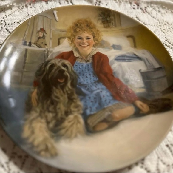 Knowles Annie Decorative Plates Set with Red, Blue, and Brown Accents - Picture 6 of 9